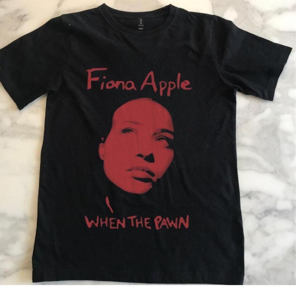Fiona Graphic Tee